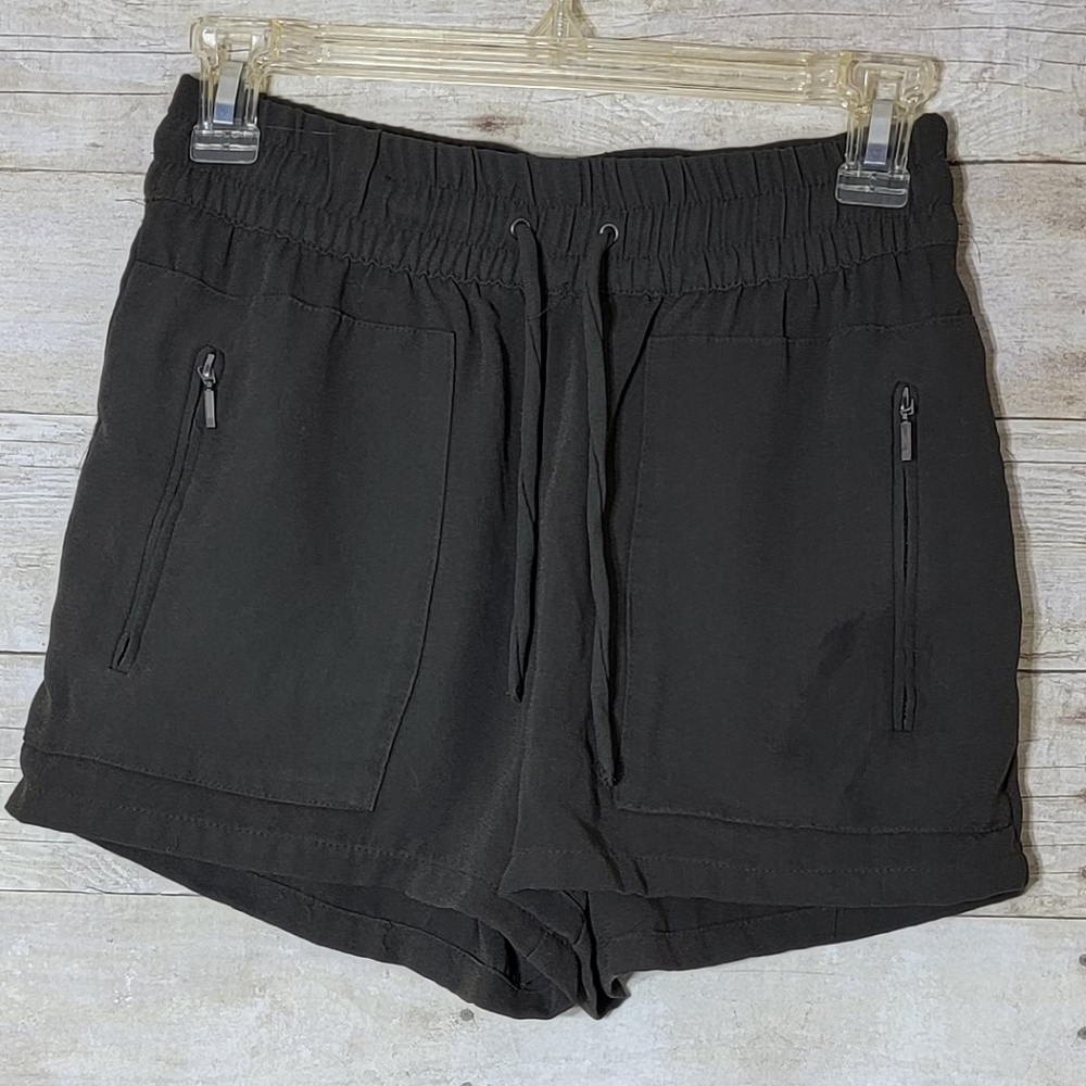 Salt works green casual shorts.